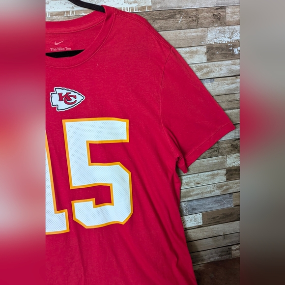 New From Arrowhead Stadium Apparel Store KC Chiefs Nike Mahomes 15 Red Tee - Picture 14 of 16